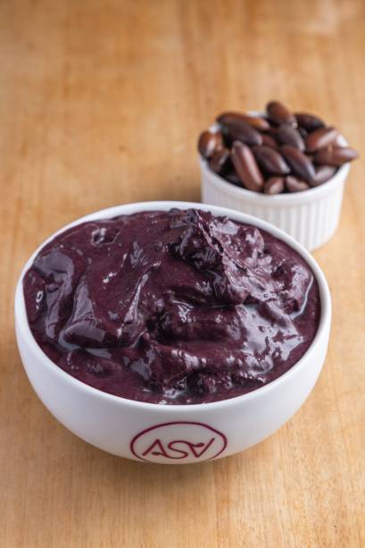 ASA Açaí: tigela com açaí puro e porção de baru ao fundo