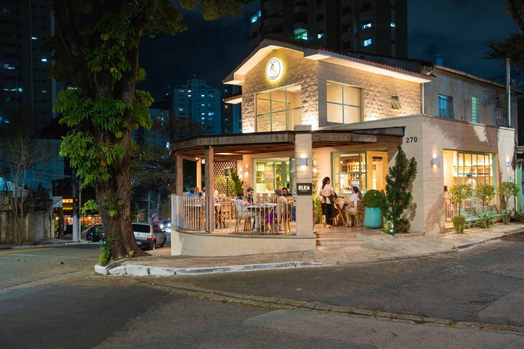 Elea Forneria celebra três anos com pratos de Benny Novak e Joey Lim