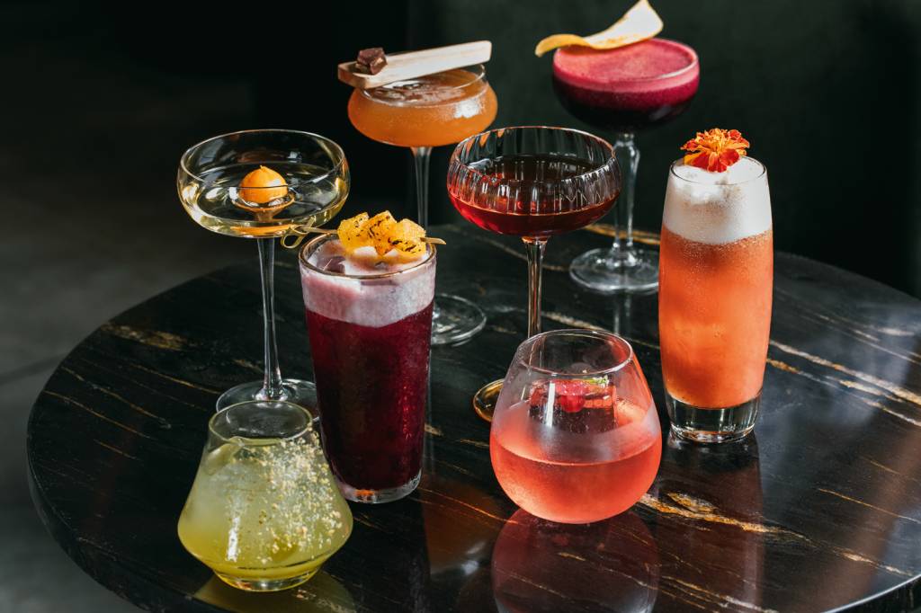 Infini, bar escondido no centro, estreia drinques com base teórica