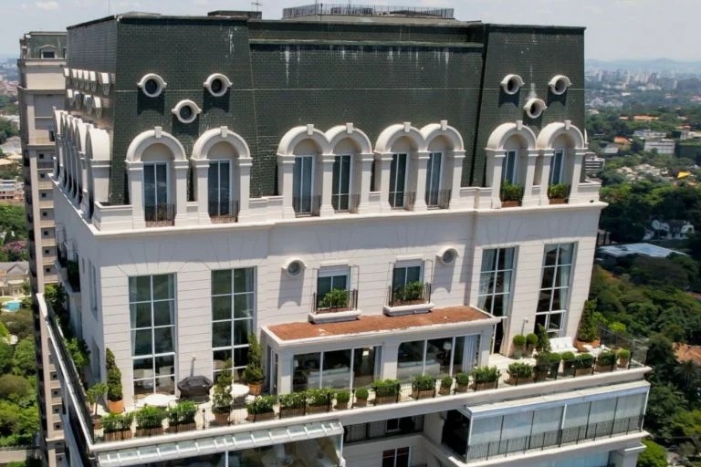 Leilão de triplex avaliado em R$ 70 milhões de Luciana Gimenez é cancelado