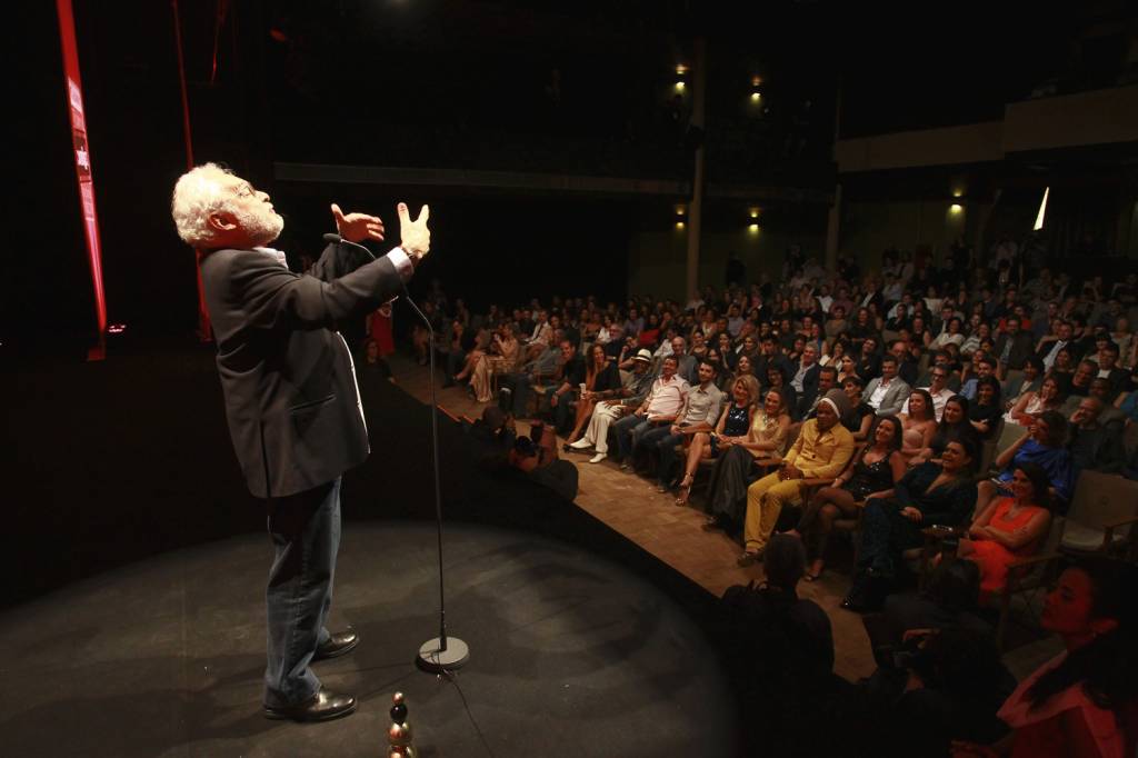 7º Prêmio Contigo! de Cinema conta com presença de grandes nomes nacionais Othon Bastos homenageado durante evento de premiação da 7ª edição do Prêmio Contigo! de Cinema, no espaço Tom Jobim