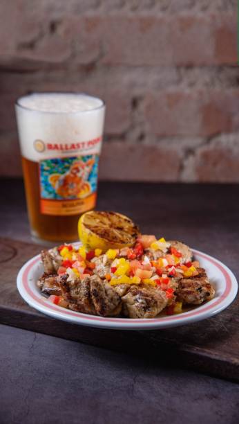 Mollejas com salsacriolla, pimentão e limão-siciliano tostado