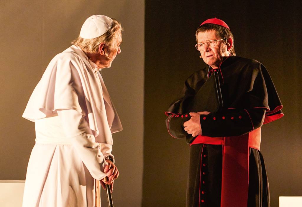 ‘Dois Papas’, peça que deu origem a filme homônimo, chega a São Paulo