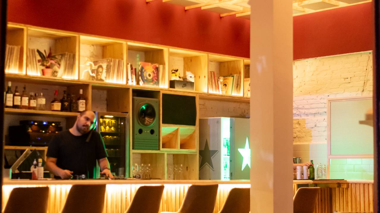 Água e Biscoito: novo bar de Fabio Mec em conjunto com Lincoln Fittipaldi