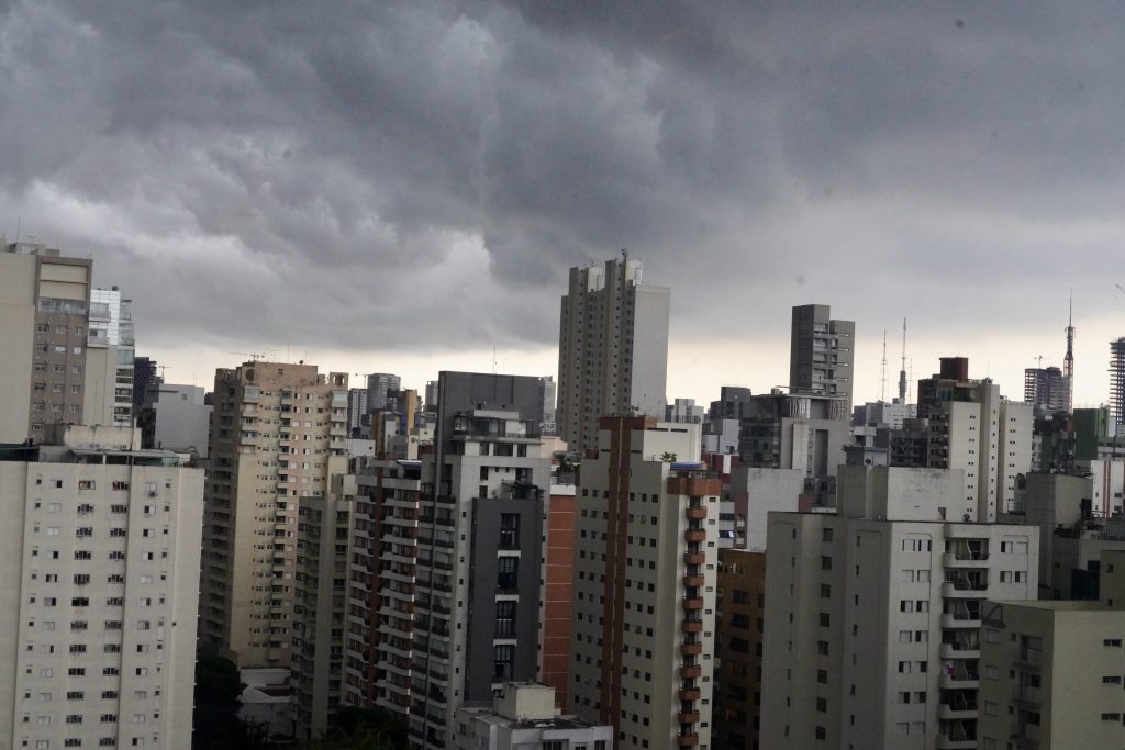 Sábado tem clima instável e ventania, confira a previsão
