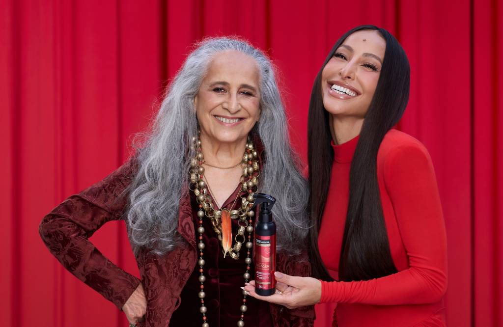 Maria Bethânia protagoniza campanha ao lado de Sabrina Sato