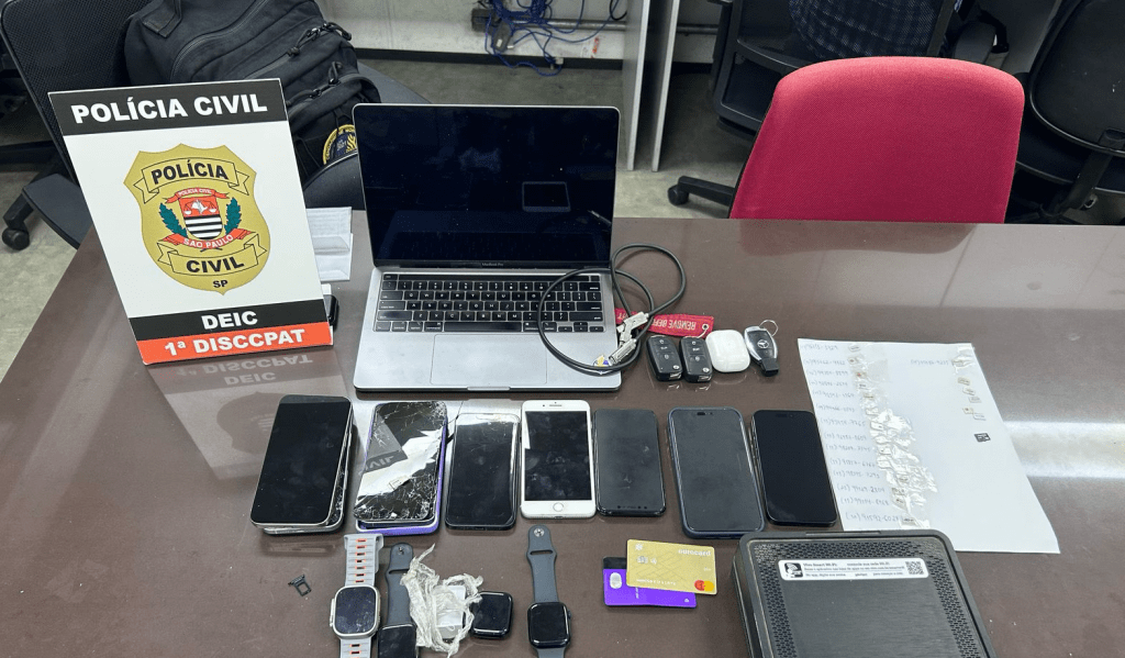 Polícia prende “especialista” em desbloqueio de celulares no centro de SP