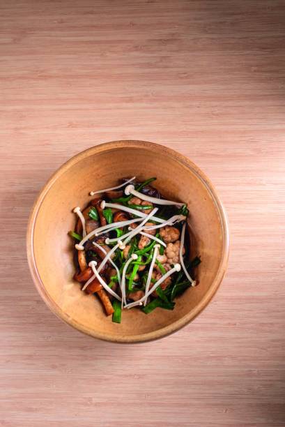 Kureiji: mix de cogumelos eryngui, portobello, nametake e juba de leão refogados Kureiji: mix de cogumelos eryngui, portobello, nametake e juba de leão refogados