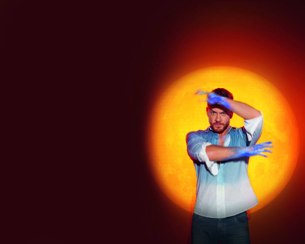 ‘Não se Mate’ traz textos de Drummond para jornada de artista atormentado