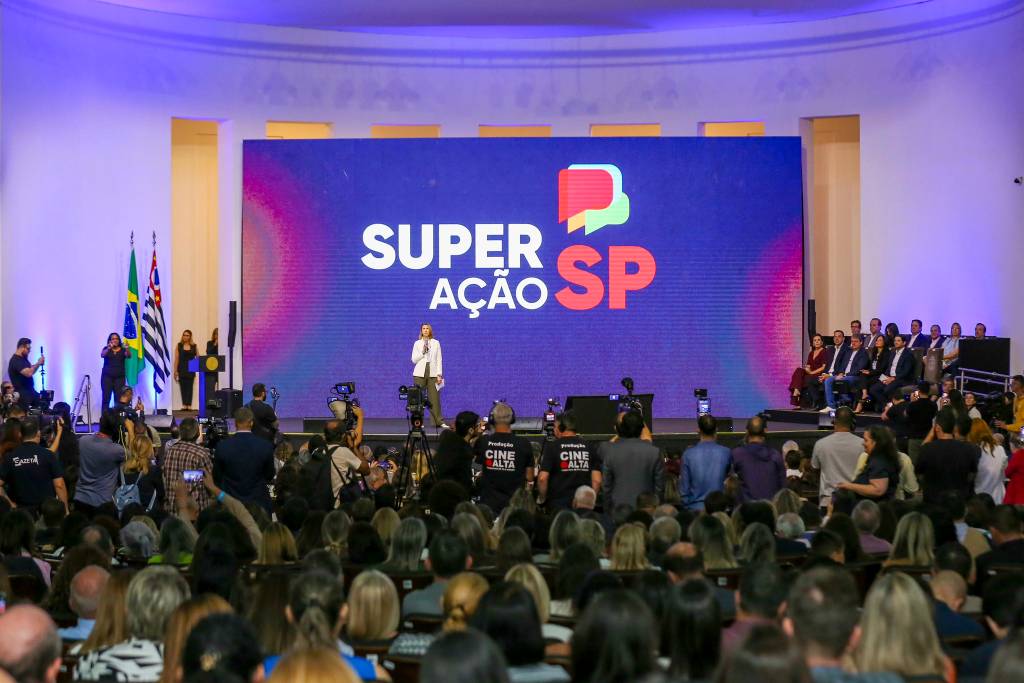 Governo de SP lança programa para reduzir pobreza de 105 mil famílias