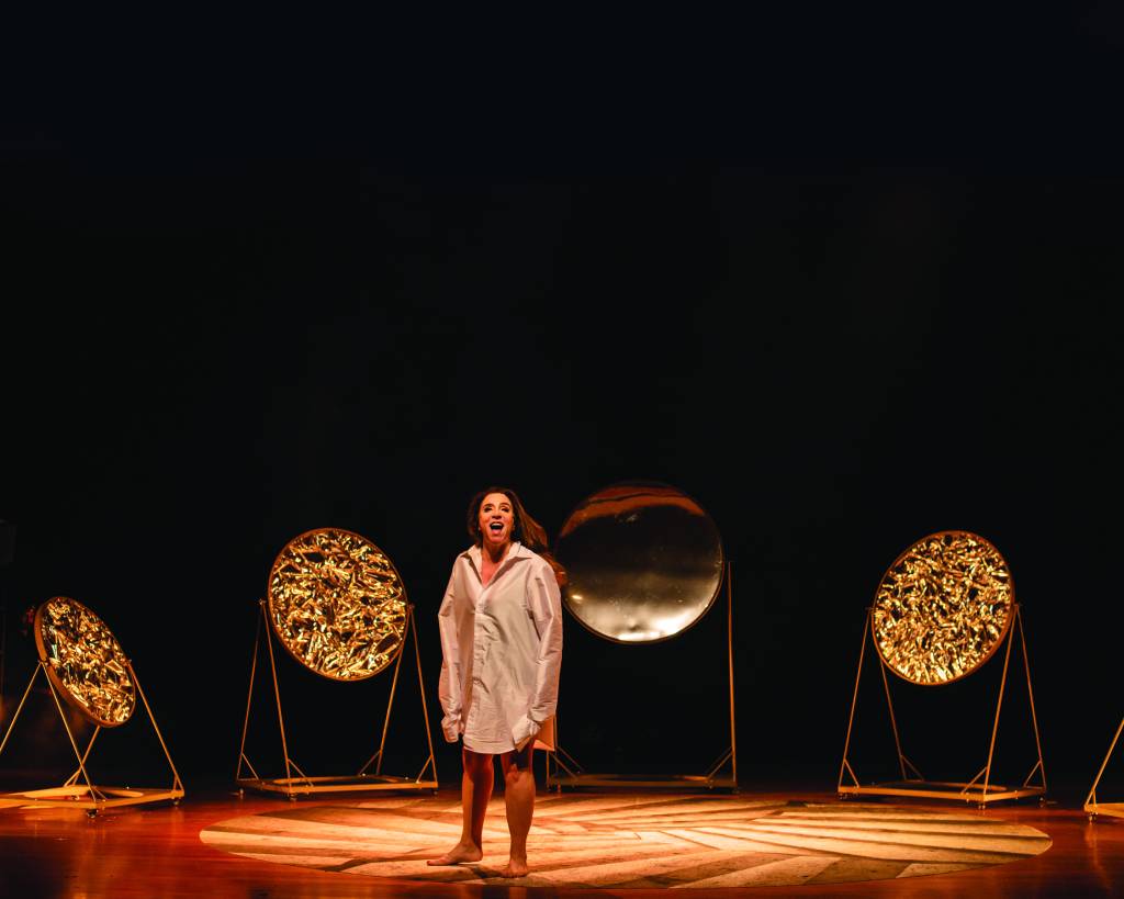 ‘Bárbara’, solo sobre alcoolismo com Marisa Orth, reestreia em SP