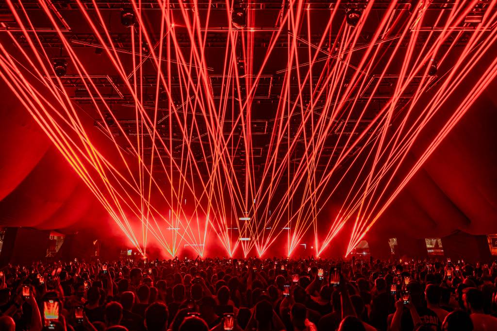 Time Warp Brasil 2025 leva batidas eletrônicas ao Vale do Anhangabaú