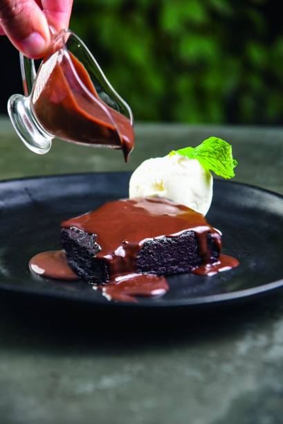 Café Artigas: brownie de beterraba e cacau com sorvete de leite