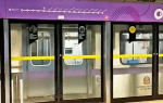 Porta de estação do metrô da linha Lilás