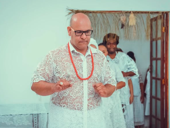 Pai de santo Leandro Santos