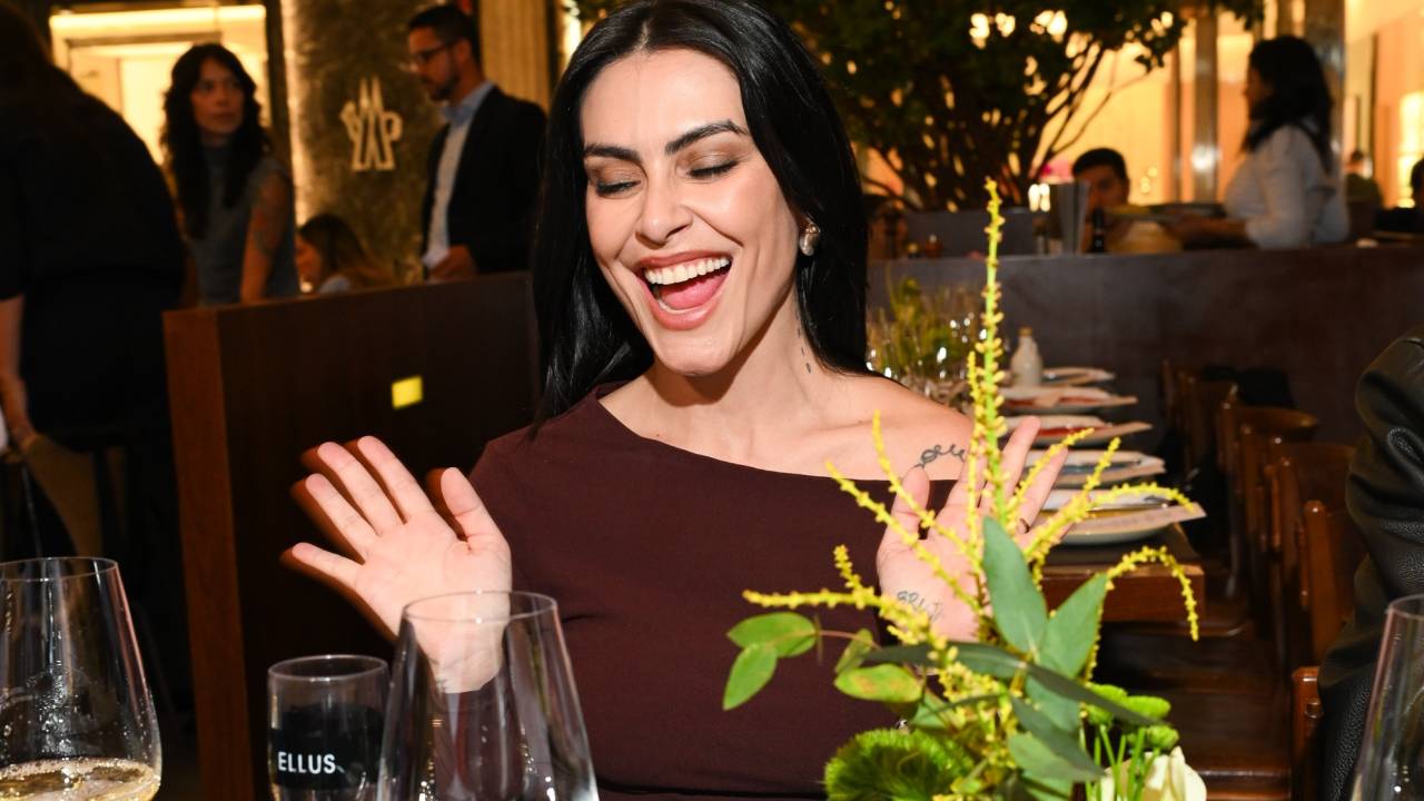 Cleo em jantar de lançamento da Ellus com Anttónia