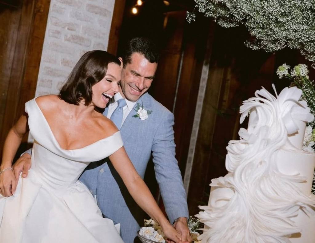 Isis Valverde e Marcus Buaiz se casam em cerimônia para família e amigos
