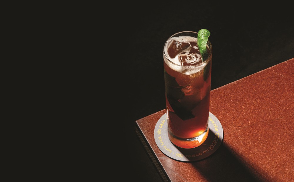 Drinque sobre a mesa