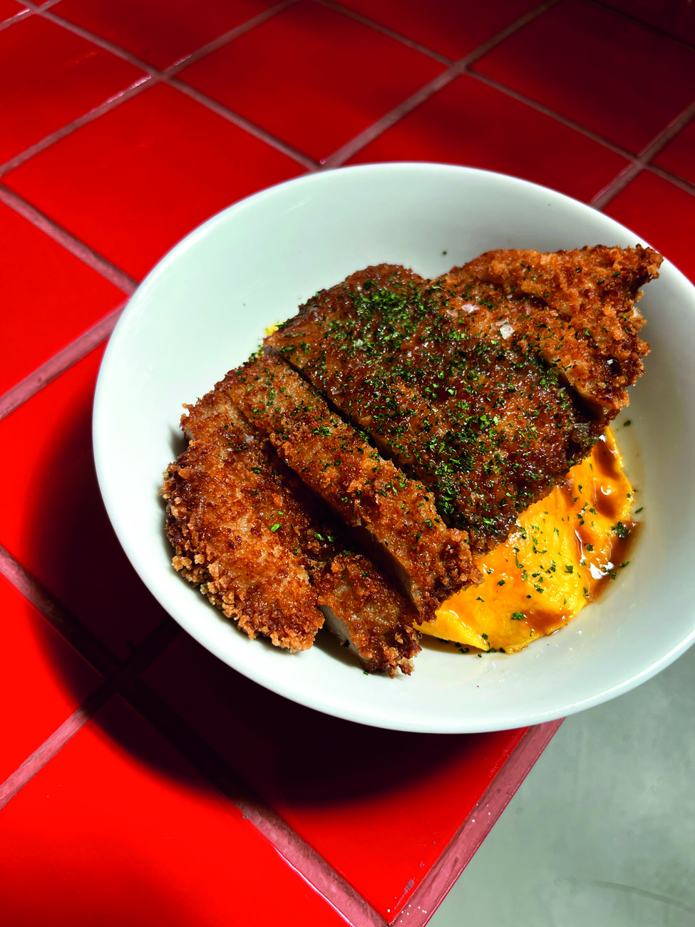 MAG Cumbuca com porco à milanesa, omelete e arroz
