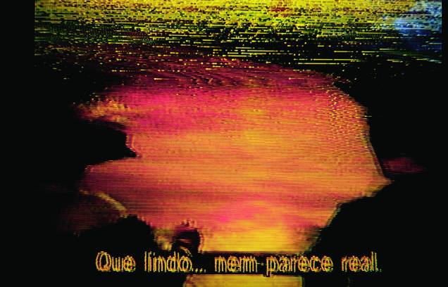 Série Fotos-legenda: 'Que lindo nem parece real', de 2001 Série Fotos-legenda: 'Que lindo nem parece real', de 2001