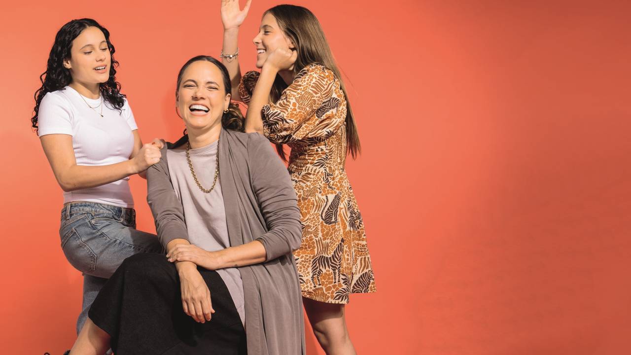 A-cantora-Tiê-Liz-e-Amora