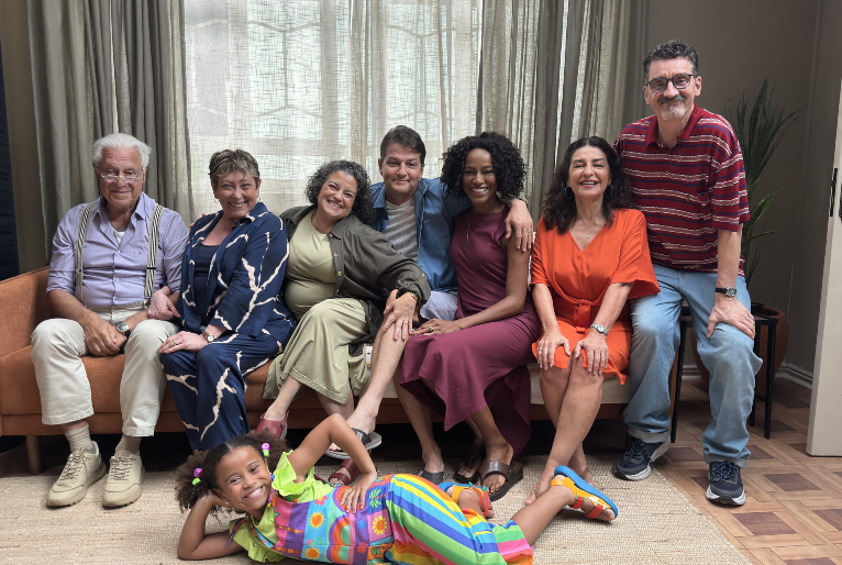 Novo elenco de 'Mundo da Lua' em set de gravação
