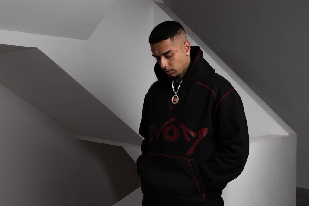 “A gente fala com as favelas”, diz Veigh, que traz Timbaland em novo disco