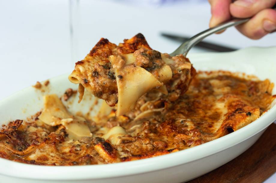 Bottega Bernacca: massa fresca com molho de carne gratinado com bechamel e parmesão