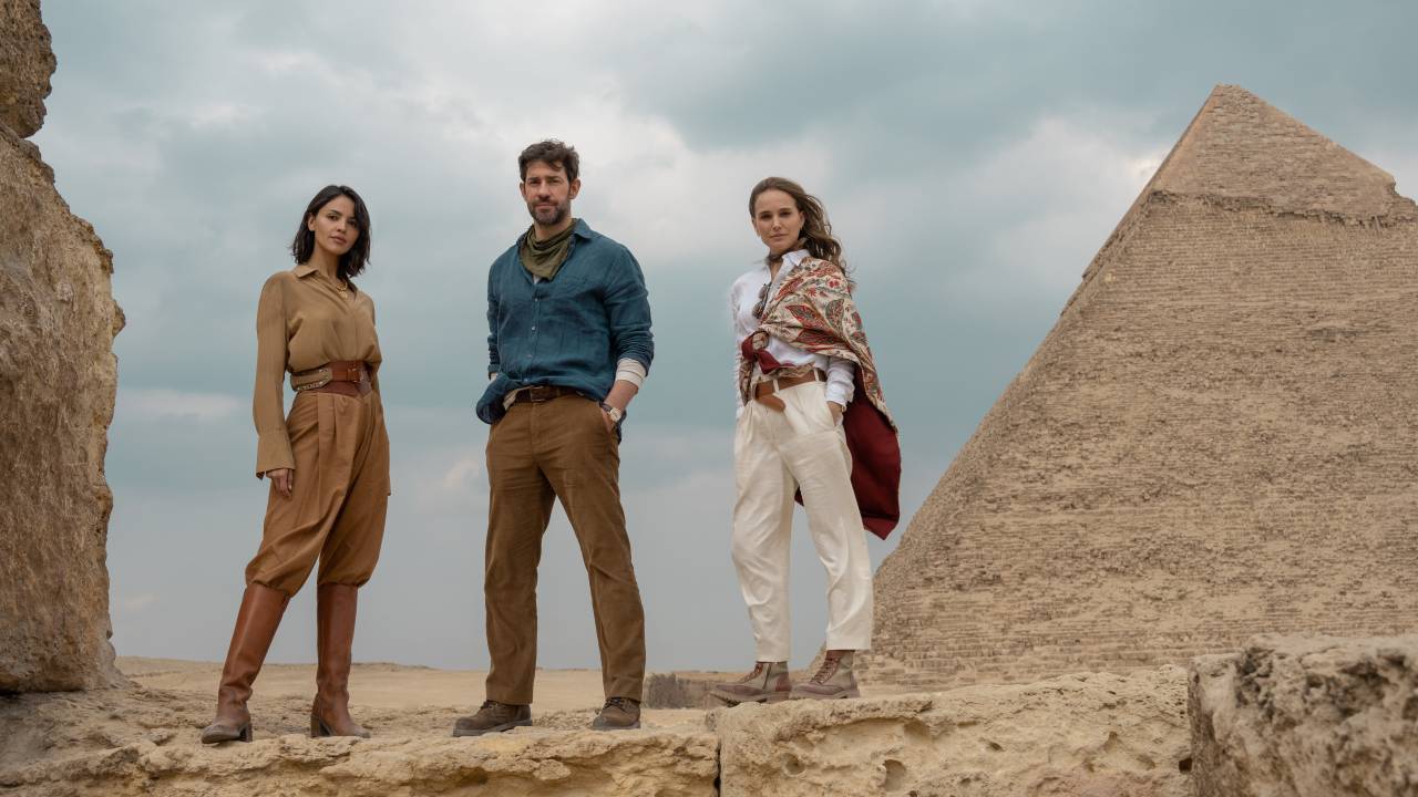 Experts em história na busca por tesouro valioso: estilo de Indiana Jones