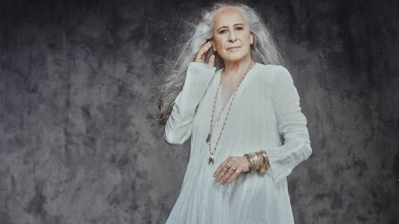 Maria Bethânia faz 60 anos de carreira em turnê
