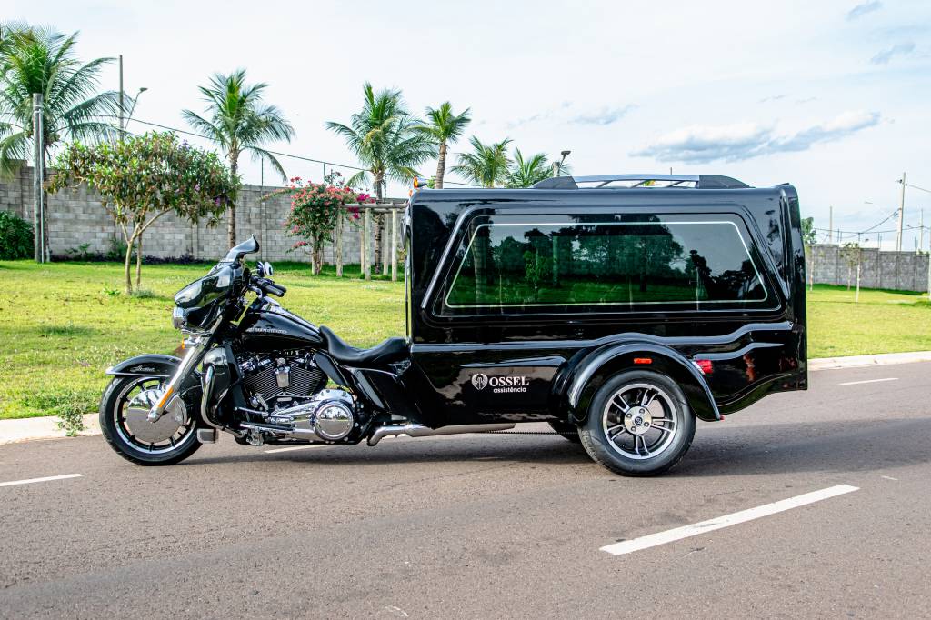 Empresa lança “moto-cortejo” para serviços funerários