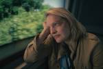 Elizabeth Moss no papel de Offred em 'The Handmaid's Tale'