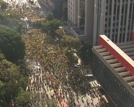 Ato pró-anistia na Avenida Paulista reúne 12 mil pessoas