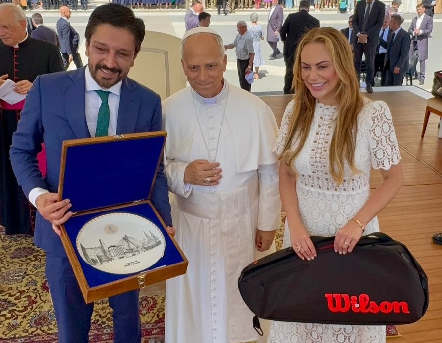 Ricardo Nunes e esposa, Regina, se encontram com papa Leão 14