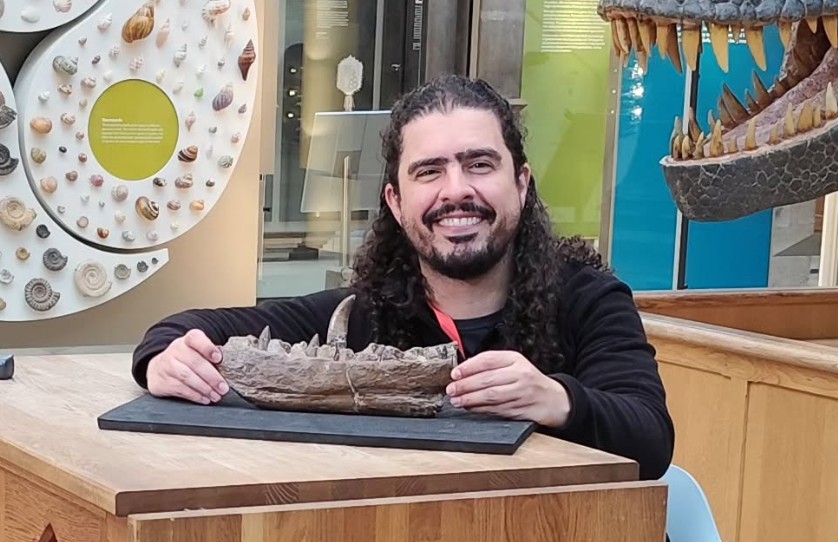 Youtuber Pirulla sai da UTI após AVC, mas segue hospitalizado em São Paulo