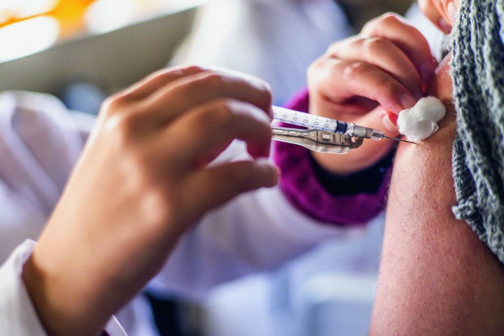 Em busca de atingir meta de vacinação contra gripe, cidade amplia acesso