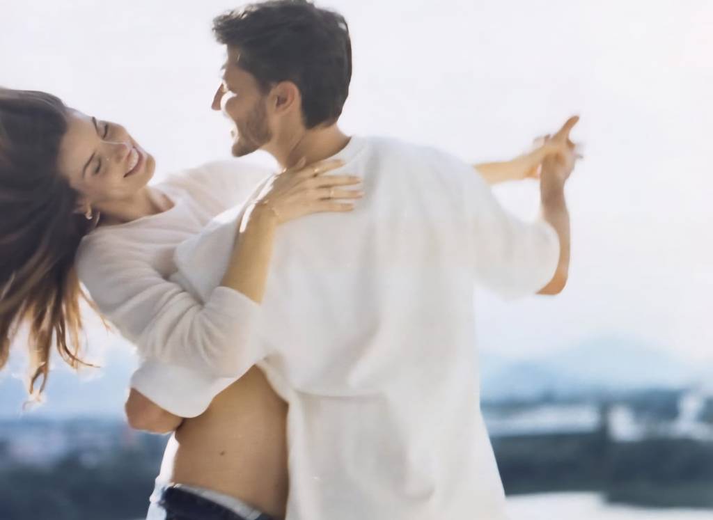 Camila Queiroz anuncia gravidez do primeiro filho