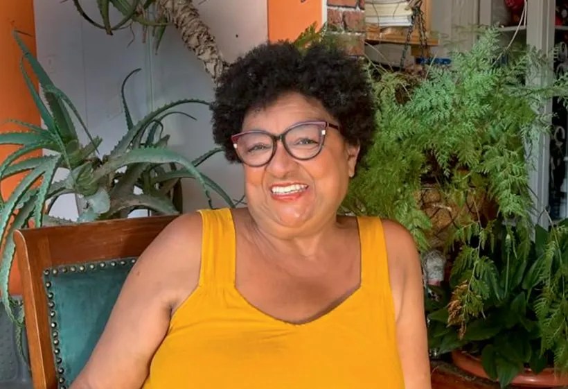 Morre Dona Jacira, escritora, artista e mãe de Emicida e Fióti, aos 60 anos