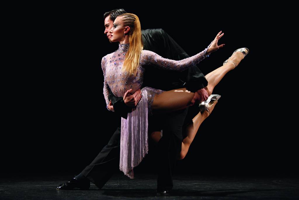 ‘Forever Tango’ usa coreografia para contar a história da dança argentina