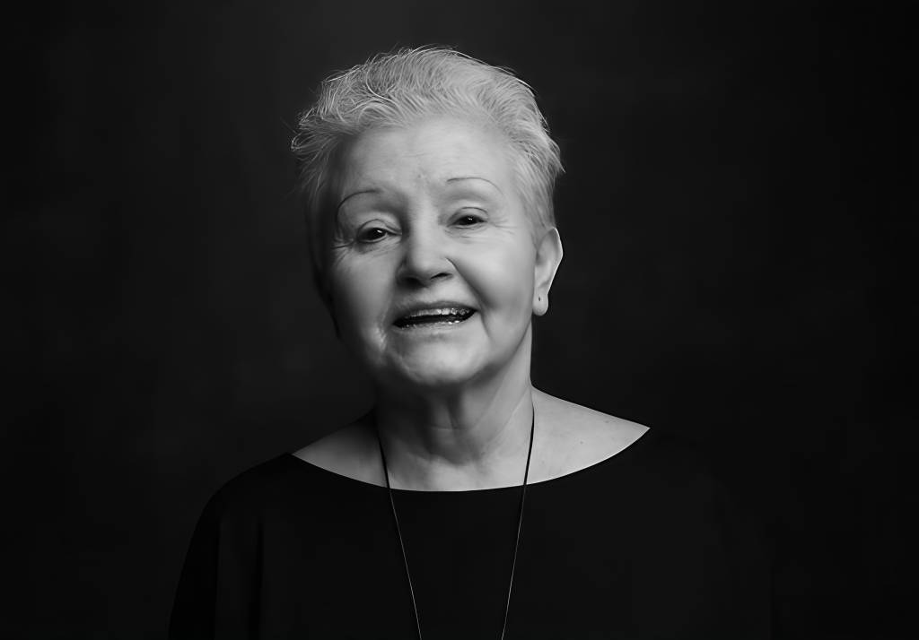 Maria Adelaide Amaral autografa ‘O Bruxo’ em São Paulo