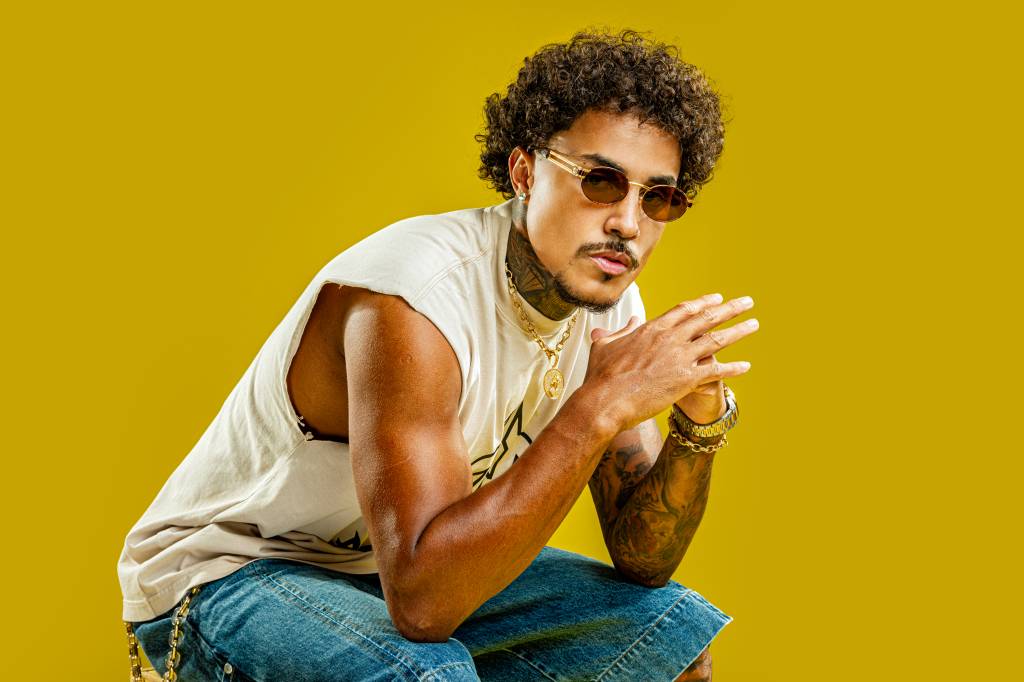 MC Livinho é internado na UTI após perfurar o pulmão em acidente de moto