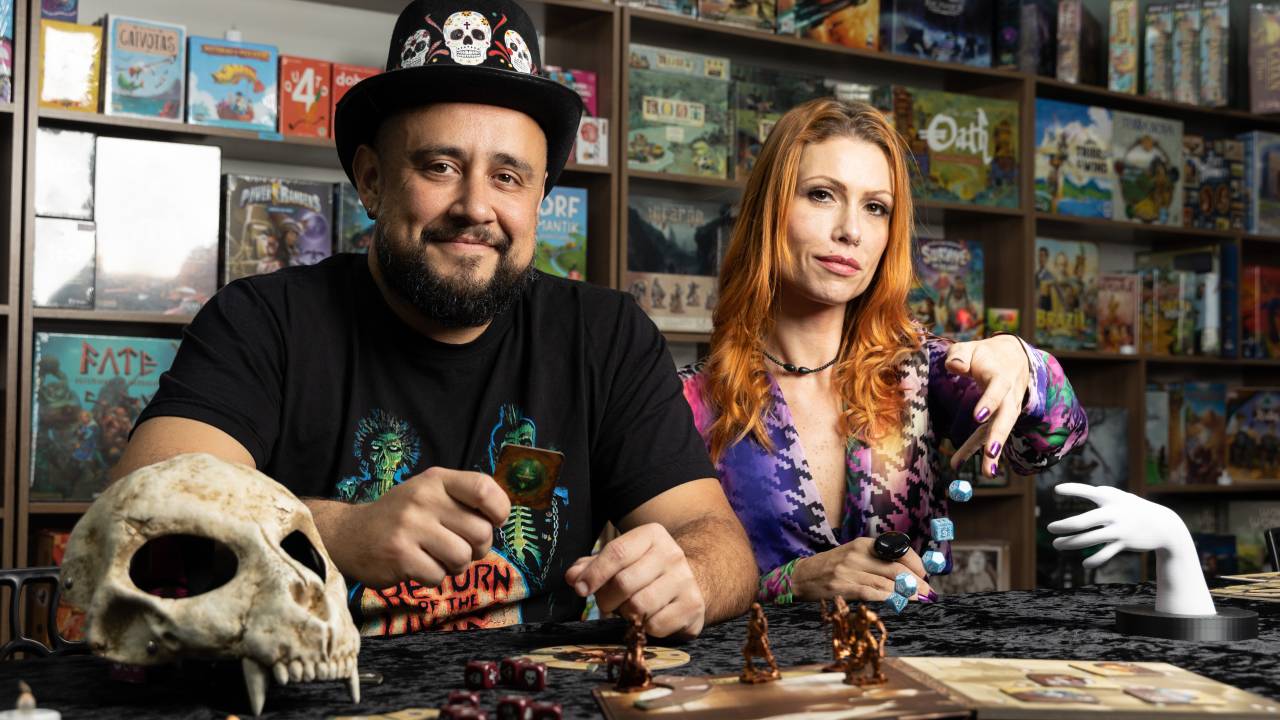 Luciano e Silvia promovem noites de jogos de tabuleiro na loja Maritacas