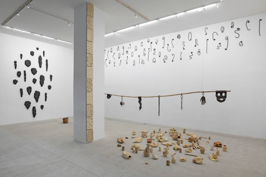 Português Tiago Mestre ocupa a Gomide&Co com grande instalação