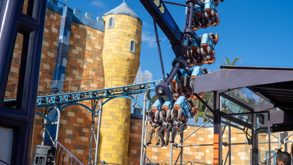 Animália Park inaugura área de temática nórdica com montanha-russa e vulcão