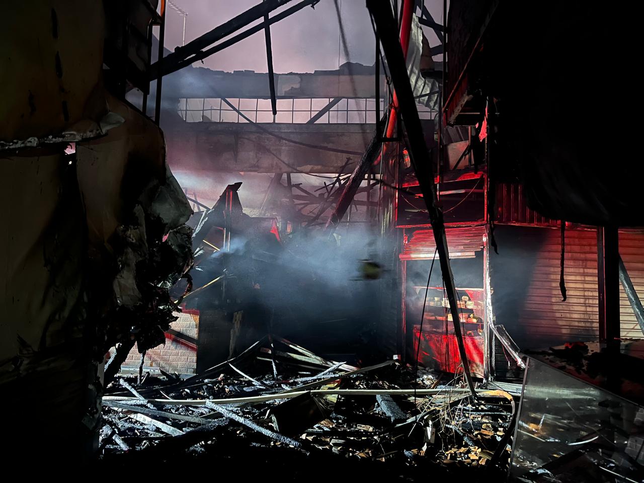 Incêndio derruba parte do teto do Mercado Municipal de Piracicaba