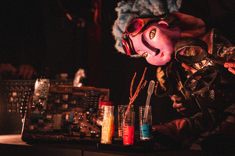 Espetáculo de bonecos aborda o lixo e o desperdício