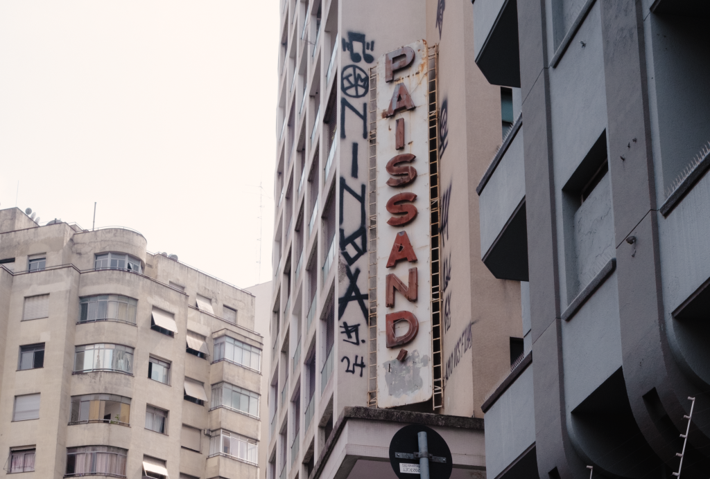 Após 20 anos, Cine Paissandu, no centro, reabre com ocupação artística