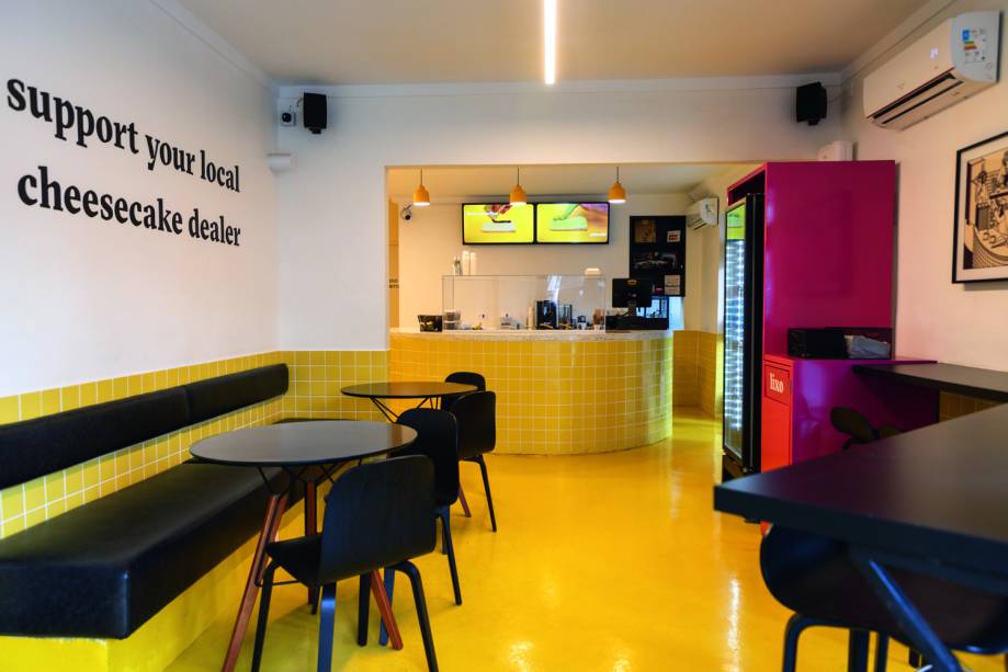 Navarro Cheesecake: o ambiente colorido em Pinheiros