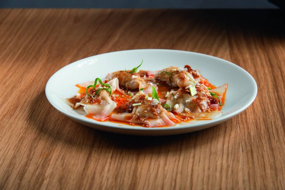 Jojo Ramen, de Pinheiros: wonton, bolinhos com recheio de camarão e vieira cozidos no vapor Jojo Ramen, de Pinheiros: wonton, bolinhos com recheio de camarão e vieira cozidos no vapor