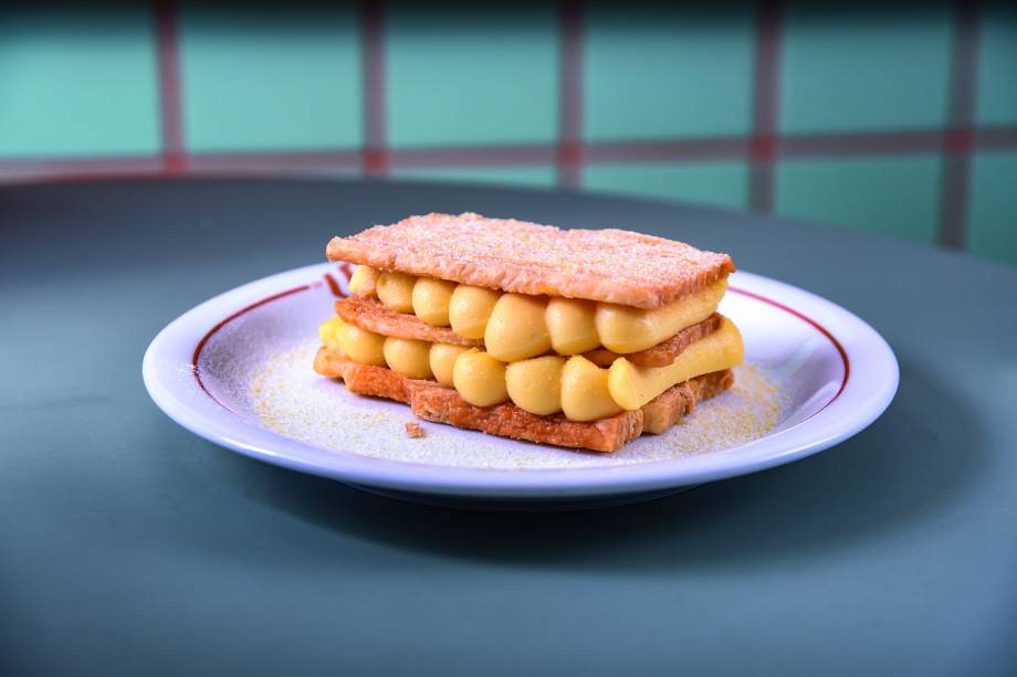 Lena: mil-folhas de milho Lena: mil-folhas de milho